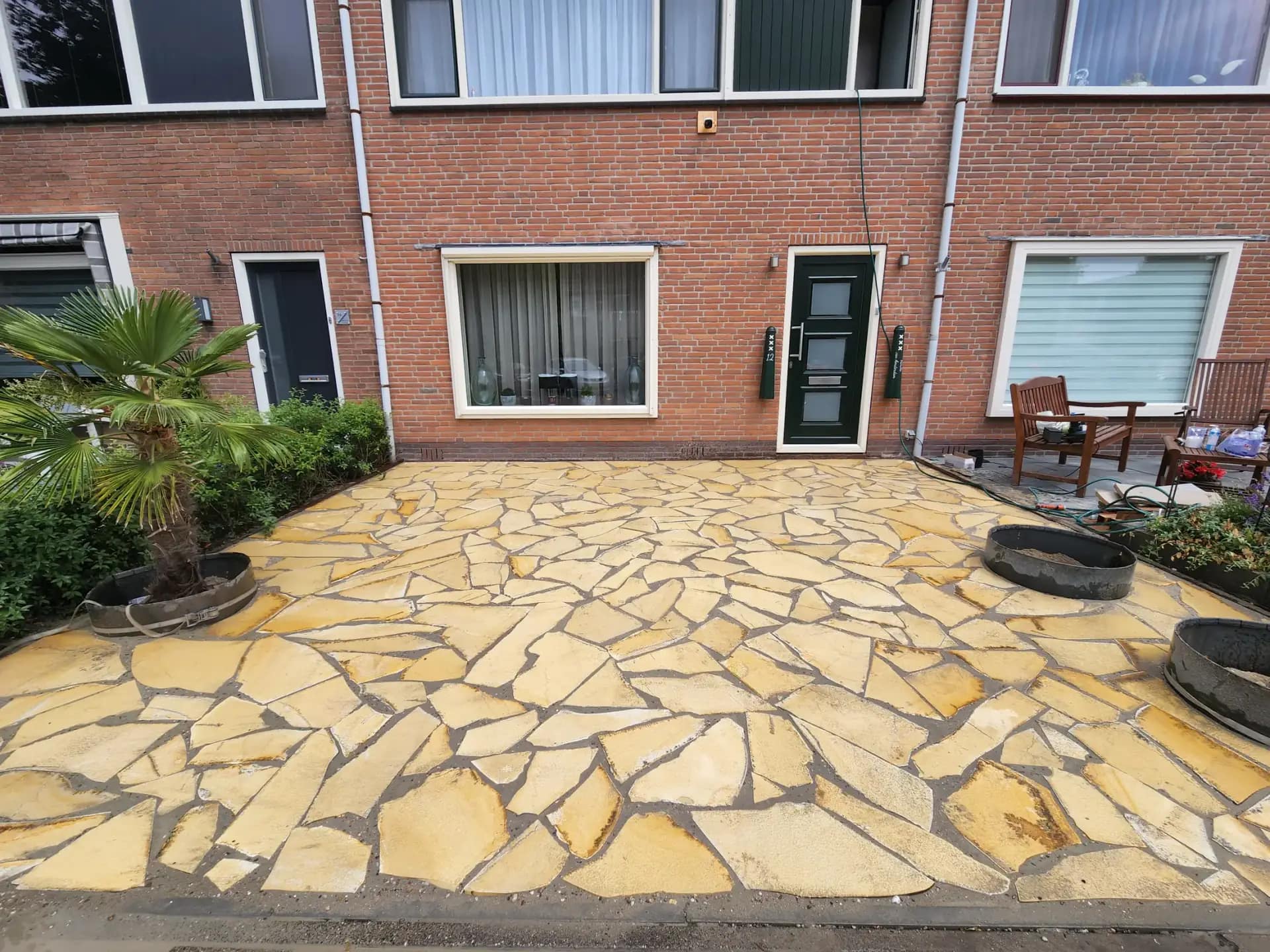 Oprit bestrating met klinkers in Oostzaan